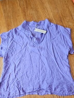 NWT CUT LOOSE CRINKLE SHORT SLEEVE TOP SZ S